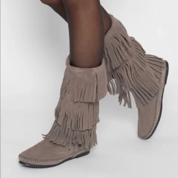 Minnetonka 3 layer fringe moccasin boots size 8 - Picture 2 of 14